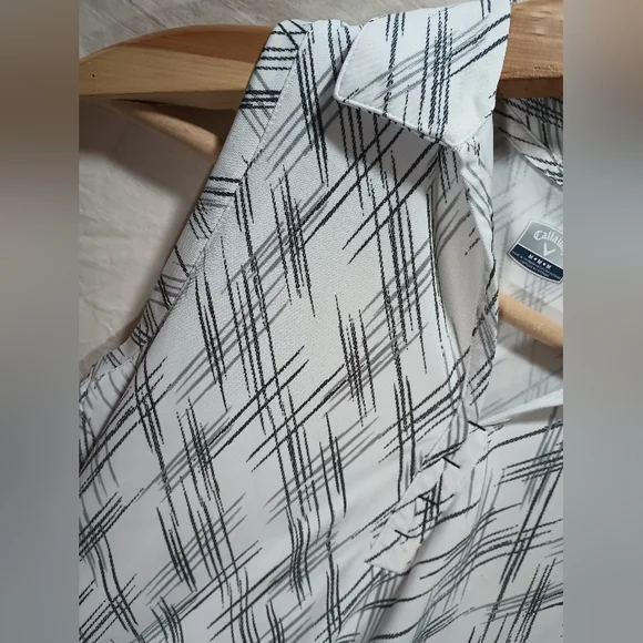Woman's Callaway sleeveless golf shirt Medium in a cross scratch design ⛳🏌️‍♂️ - Picture 4 of 7